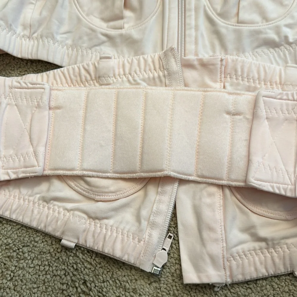 Lansinoh xs-l adjustable pumping bra. - Picture 5 of 5